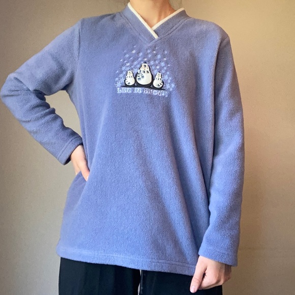 Vintage Grandma Embroidered Dainty Penguin V-Neck Sweatshirt - Picture 1 of 8